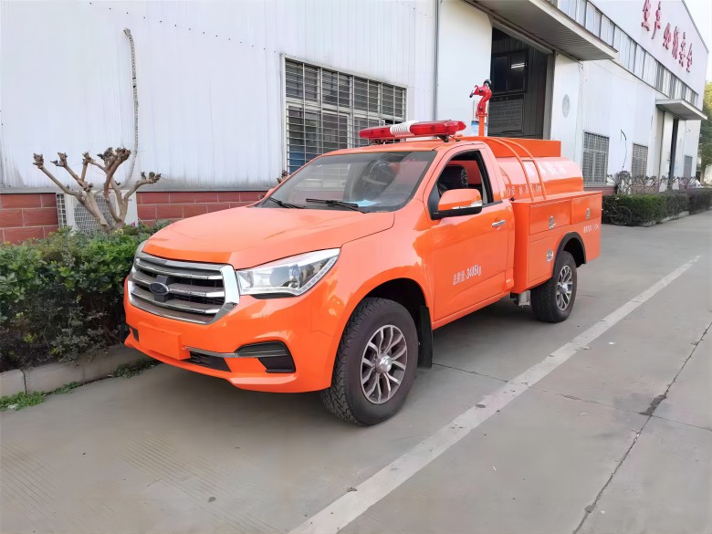 1724740063576754.jpg 五十鈴四驅(qū)皮卡供水車01(1).jpg