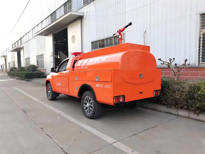 1724740071857236.jpg 五十鈴四驅(qū)皮卡供水車02(1).jpg